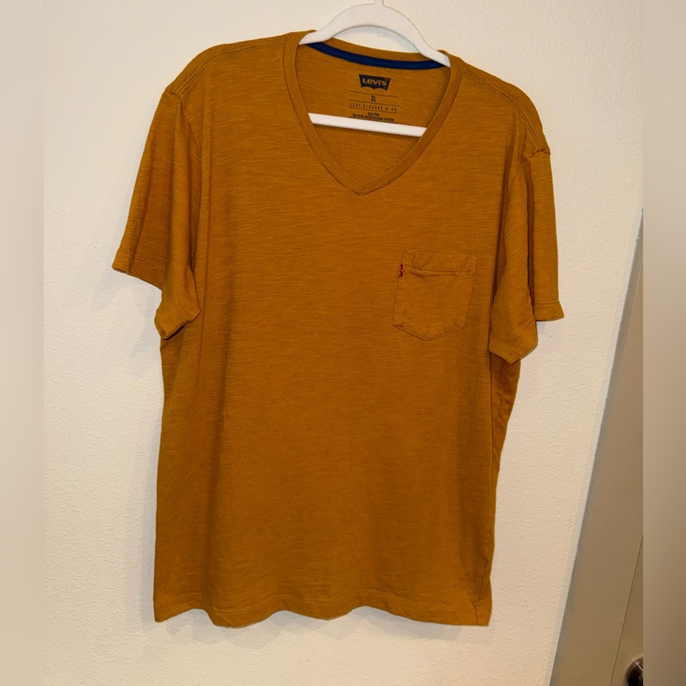 ⭐️ Men’s Levi's SlubKnit  V-Neck Pocket T-Shirt size XL